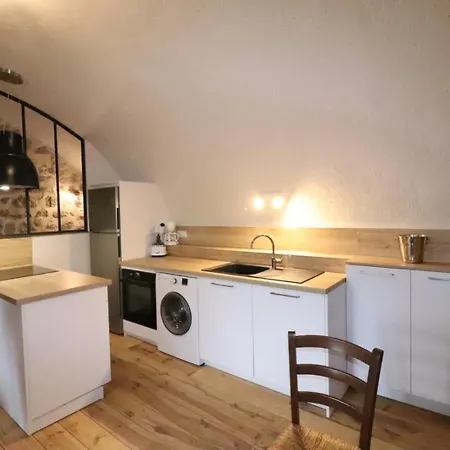 Holiday home Maison De Caractere, Renovee, Au Pied Du Puy Griou Avec Terrasse Et Cheminee, Proche Station Ski Super Lioran - Fr-1-742-360 Saint-Jacques-des-Blats